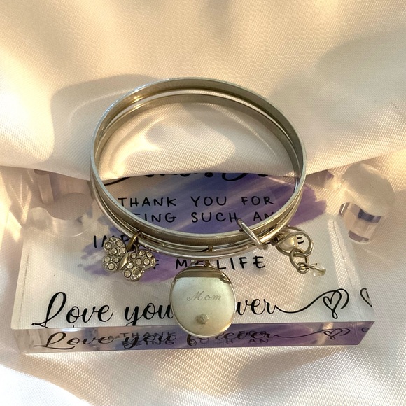 3 Piece Mom Bangle Charm Bracelet Lot - Picture 8 of 10